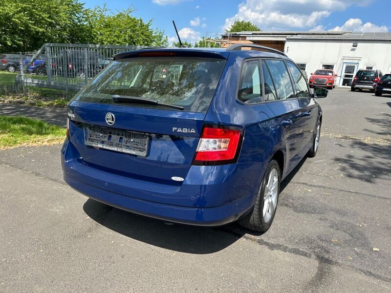 Gebraucht Skoda Fabia Style 90 PS (66 kW) 2016 Blau Kleinwagen