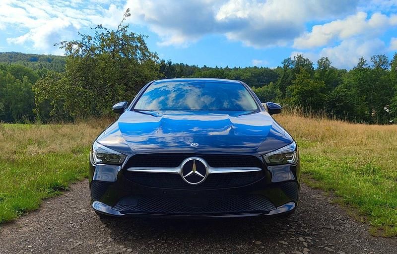 Schwarz Gebraucht 2020 Mercedes CLA200 Shooting Brake Kombi | 20.500 € (Fairer Preis) - Bild 1/4