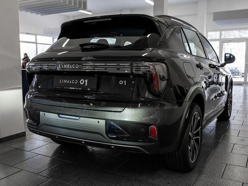 Neu Lynk & Co 01 280 PS (205 kW) 2026 Schwarz SUV