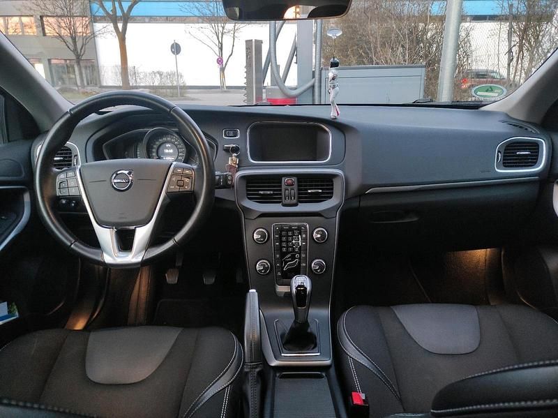 Gebraucht Volvo V40 190 PS (139 kW) 2016 Grau Limousine