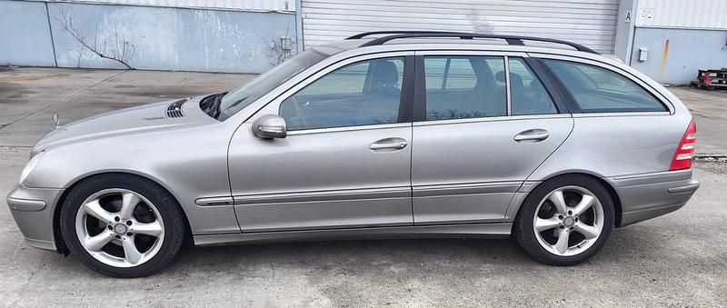 Gebraucht Mercedes C220 Elegance 150 PS (110 kW) 2004 Silber Kombi