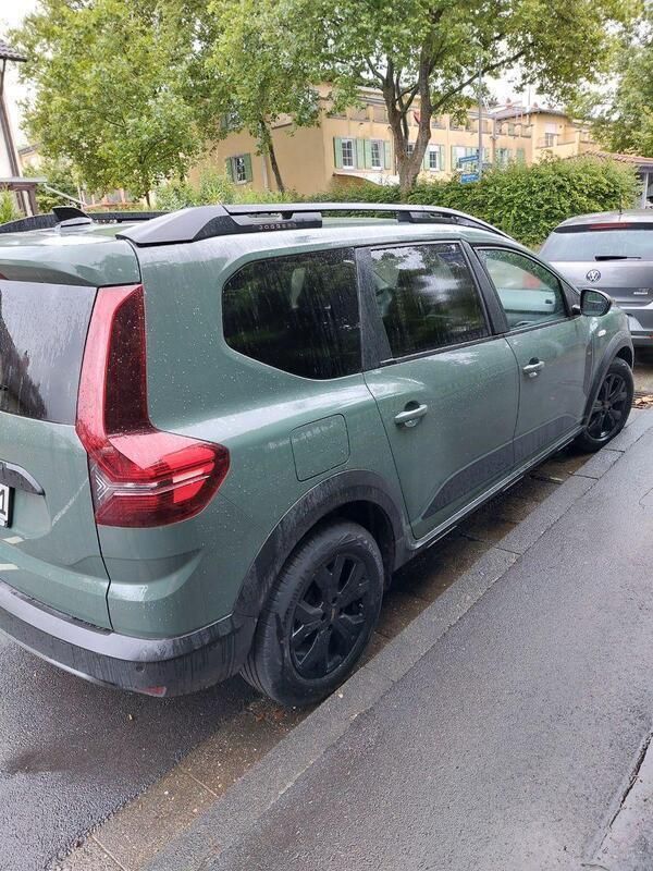 Schwarz Gebraucht 2023 Dacia Jogger Essentiel Kombi | 19.600 € (Guter Preis) - Bild 1/1
