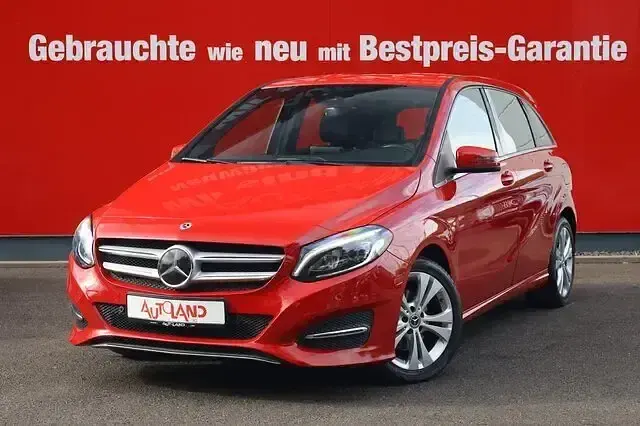 Gebraucht Mercedes B200 Urban 156 PS (114 kW) 2017 Rot Kleinwagen