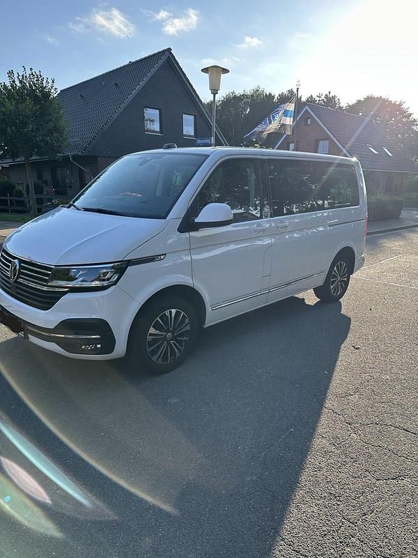 Weiß Gebraucht 2020 VW Multivan Generation Six Van / Kleinbus | 44.999 € (Fairer Preis) - Bild 1/4