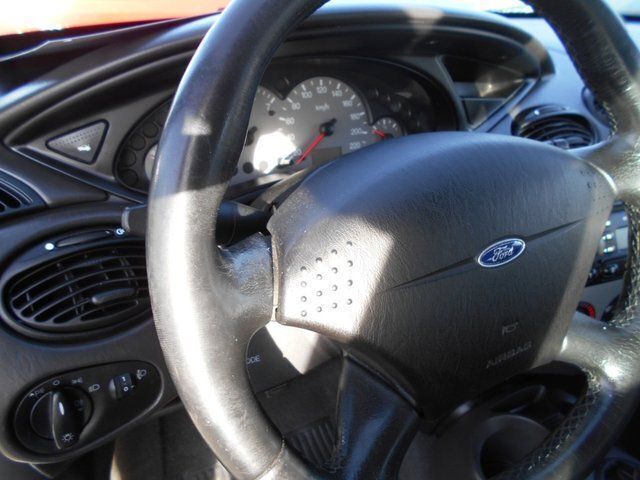 Gebraucht Ford Focus Trend 101 PS (74 kW) 2001 Grün metallic Limousine