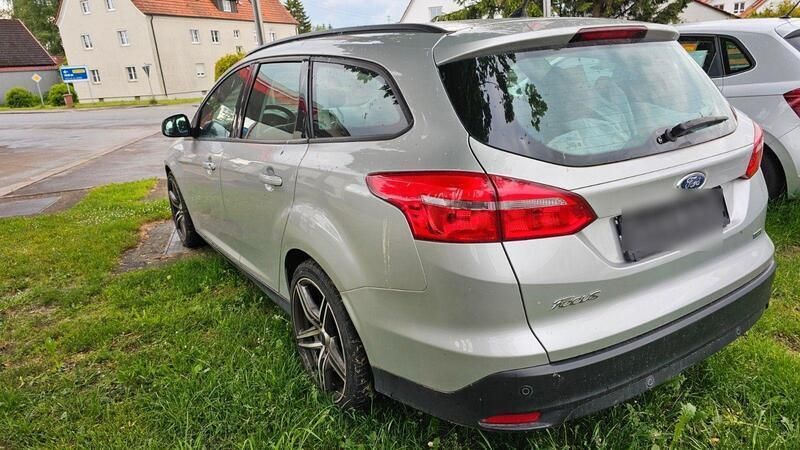 Silber Gebraucht 2016 Ford Focus Business Edition Kombi | 6.800 € (Fairer Preis) - Bild 1/4