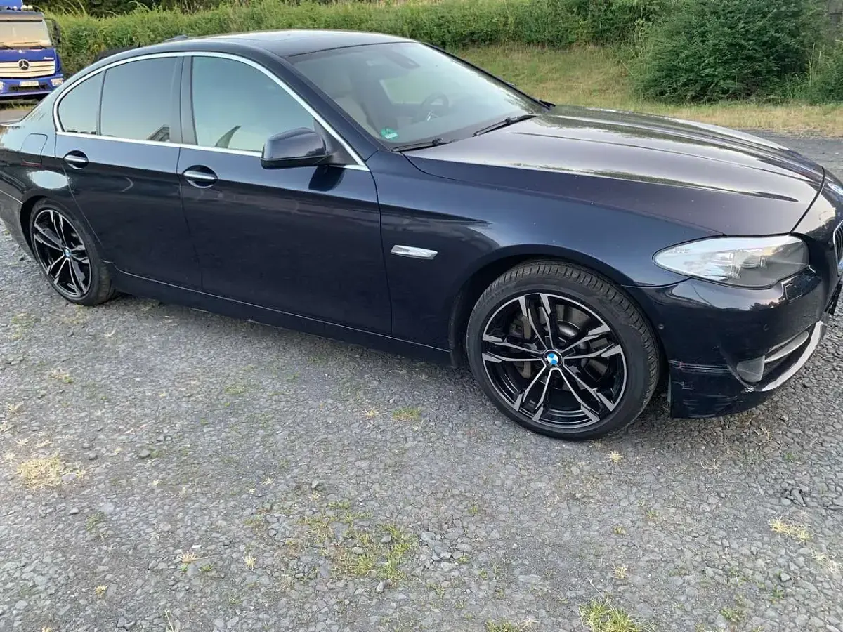 Gebraucht BMW 525 204 PS (150 kW) 2010 Blau Limousine