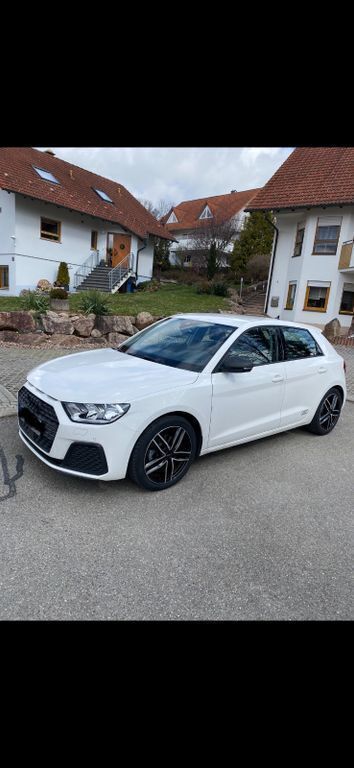 Weiß Gebraucht 2020 Audi A1 Sportback Kleinwagen | 15.000 € (Superpreis) - Bild 1/4