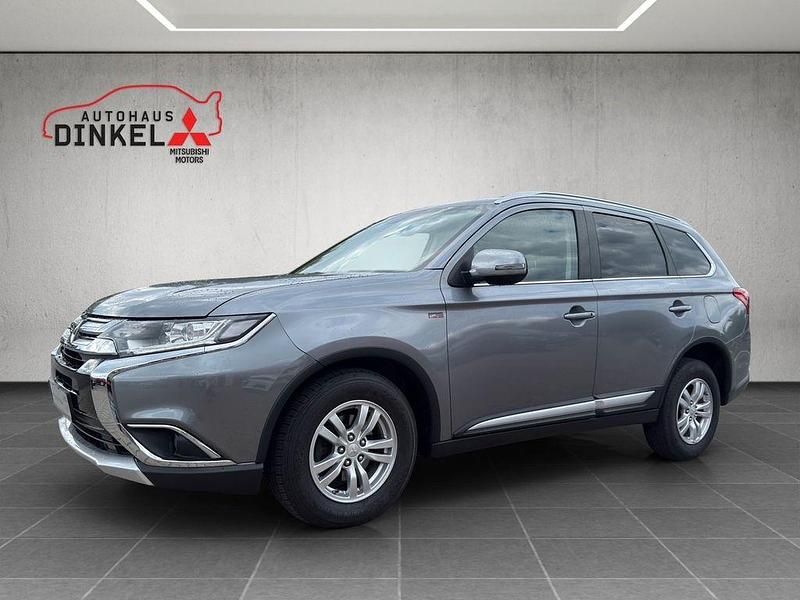 Platinum grau (metallic) Gebraucht 2017 Mitsubishi Outlander SUV | 16.990 € (Etwas zu teuer) - Bild 1/4