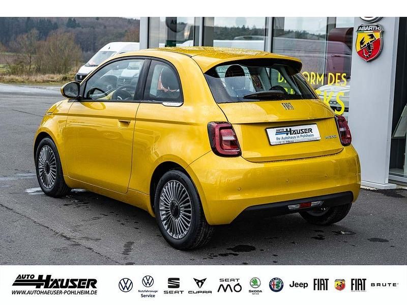 Neu Fiat 500 65 PS (47 kW) 2025 Metallic sun of italy Limousine