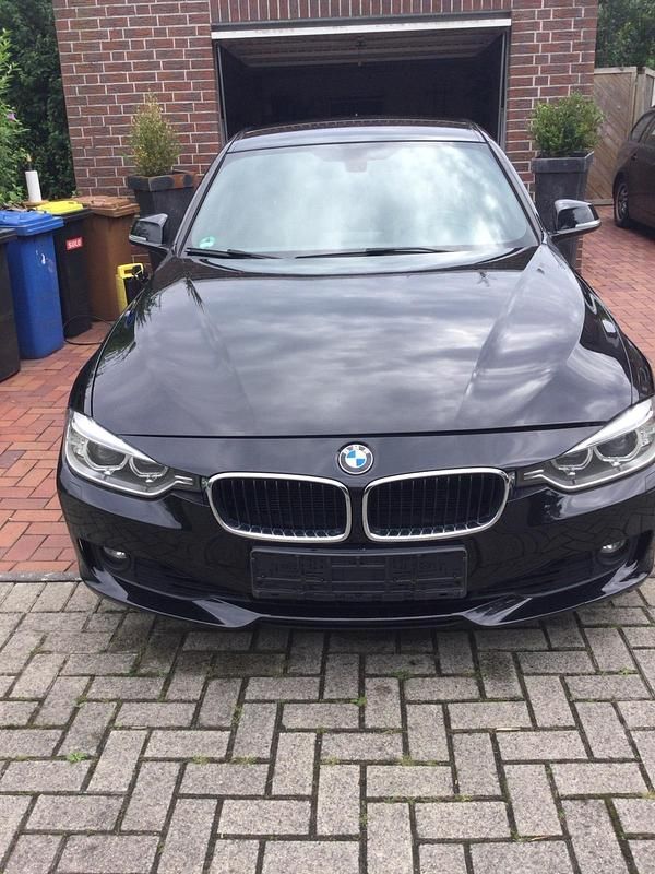 Schwarz Gebraucht 2012 BMW 328 Luxury Line Limousine | 15.500 € (Teuer) - Bild 1/4