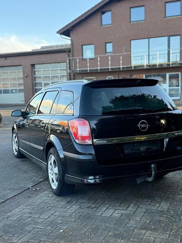 Gebraucht Opel Astra 150 PS (110 kW) 2004 Schwarz Limousine