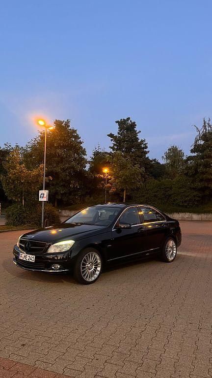 Schwarz Gebraucht 2009 Mercedes C250 Limousine | 8.490 € (Etwas zu teuer) - Bild 1/4