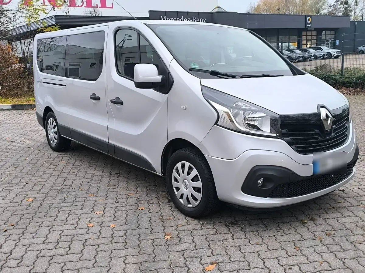 Occasion Renault Trafic 145 ch (106 kW) 2018 Argent Monospace