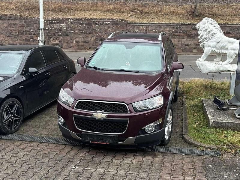 Morello red met Gebraucht 2012 Chevrolet Captiva SUV | 5.975 € (Superpreis) - Bild 1/1