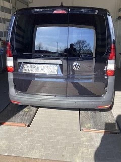 Gebraucht VW Caddy Basis 114 PS (83 kW) 2021 Deep black perleffekt Van / Kleinbus