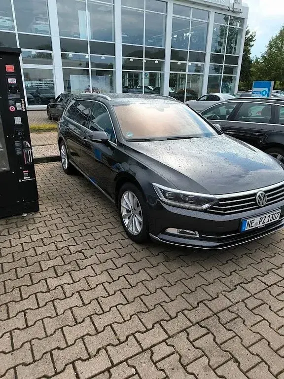 Gebraucht VW Passat Highline 190 PS (139 kW) 2018 Grau Kombi
