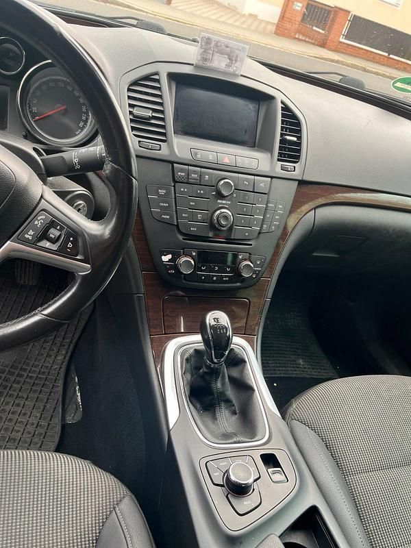 Gebraucht Opel Insignia 160 PS (117 kW) 2013 Schwarz Kombi