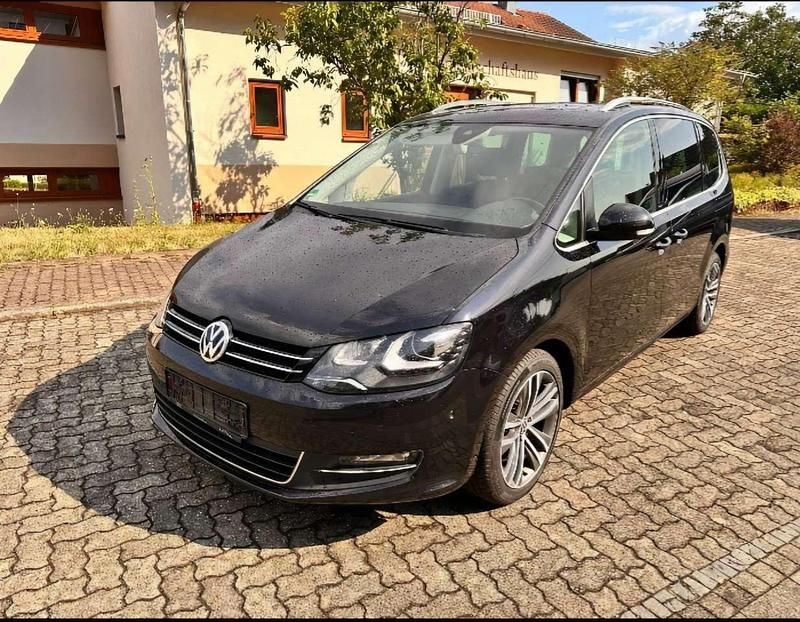 Schwarz Gebraucht 2019 VW Sharan Highline Van / Kleinbus | 17.399 € (Fairer Preis) - Bild 1/4