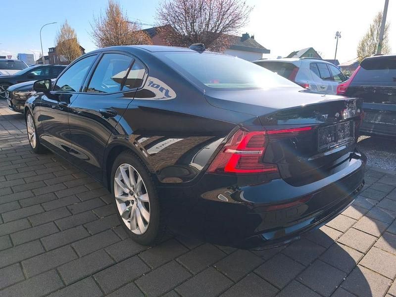 Gebraucht Volvo S60 Plus 197 PS (144 kW) 2024 Schwarz Limousine