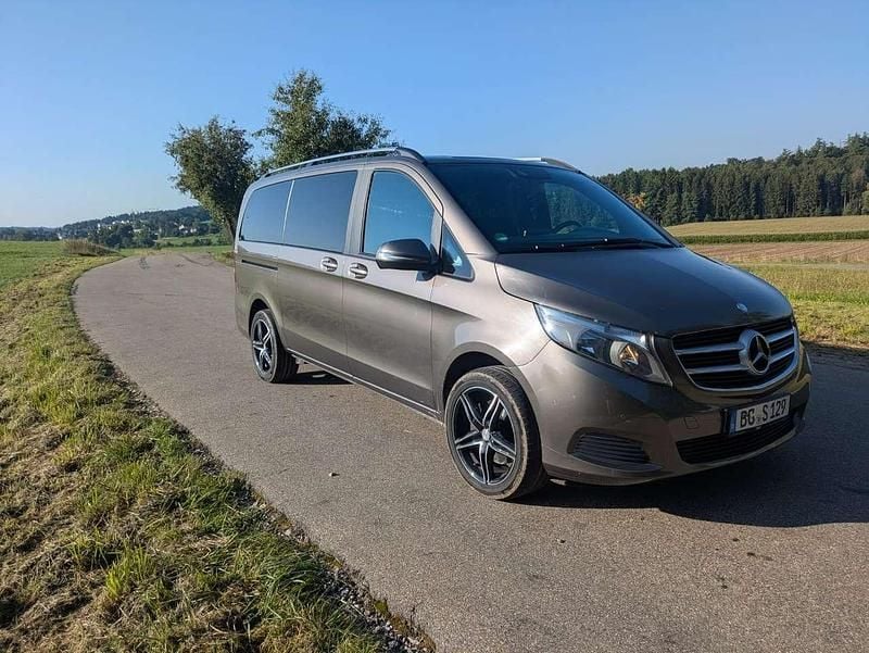 Grau Gebraucht 2015 Mercedes V250 Edition Van / Kleinbus | 28.600 € (Superpreis) - Bild 1/4