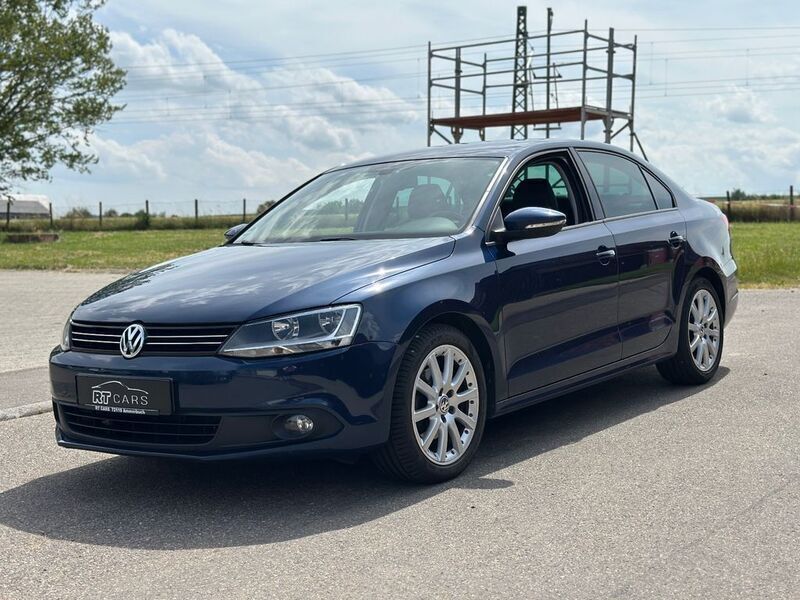 Blau Gebraucht 2011 VW Jetta Limousine | 9.500 € (Etwas zu teuer) - Bild 1/4