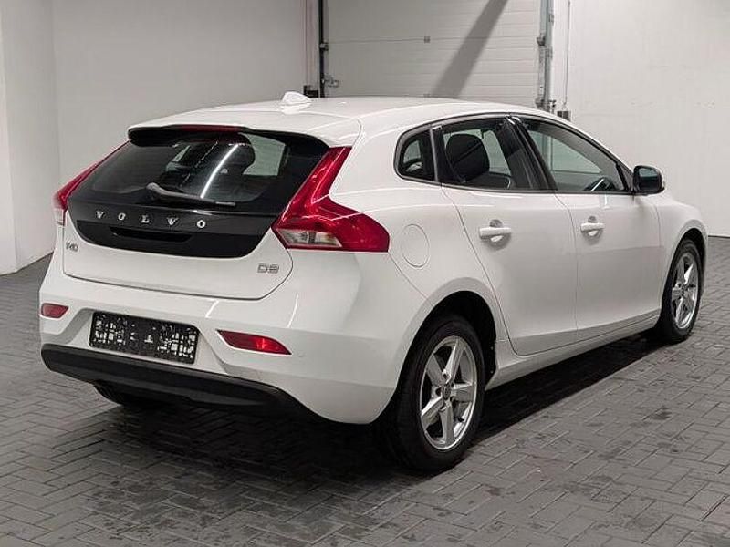 Gebraucht Volvo V40 120 PS (88 kW) 2016 Solidweiss Kombi