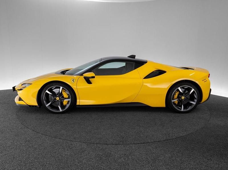 Gebraucht Ferrari SF90 999 PS (734 kW) 2022 Gelb Coupé