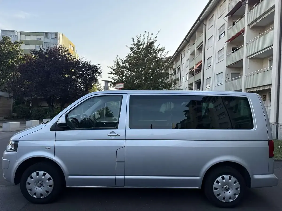 Gebraucht VW Caravelle 140 PS (102 kW) 2010 Silber Van