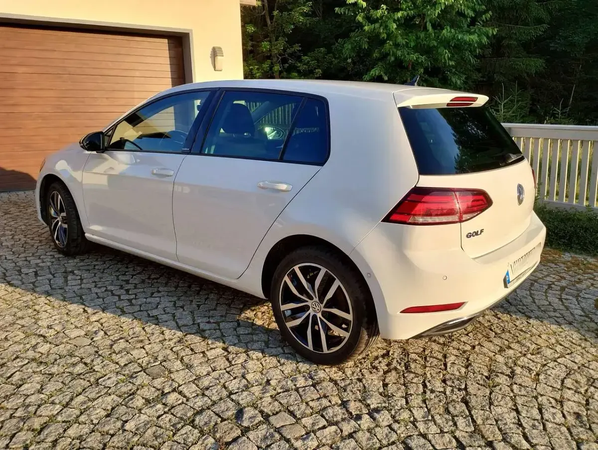 Gebraucht VW Golf VII 116 PS (85 kW) 2019 Weiß Limousine
