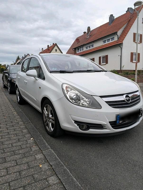 Weiß Gebraucht 2007 Opel Corsa Kleinwagen | 4.999 € (Etwas zu teuer) - Bild 1/4