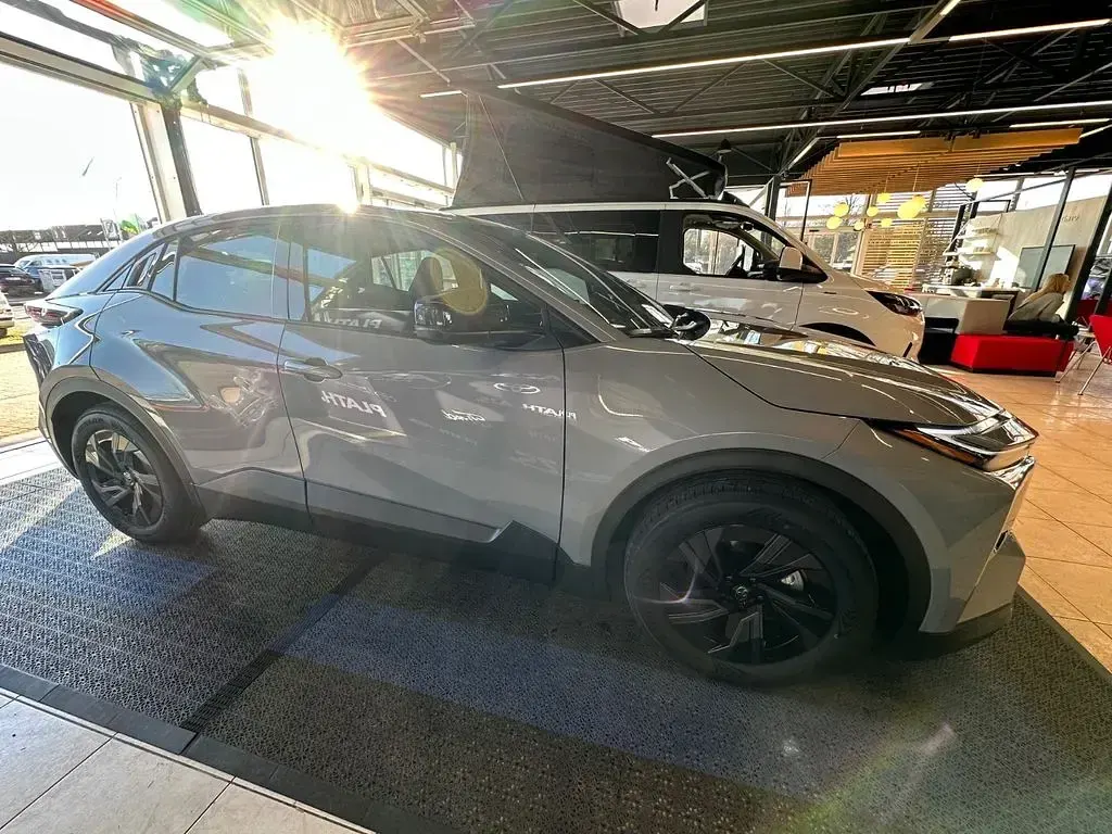 Gebraucht Toyota C-HR+ 164 kW (224 PS) 2026 Grau SUV