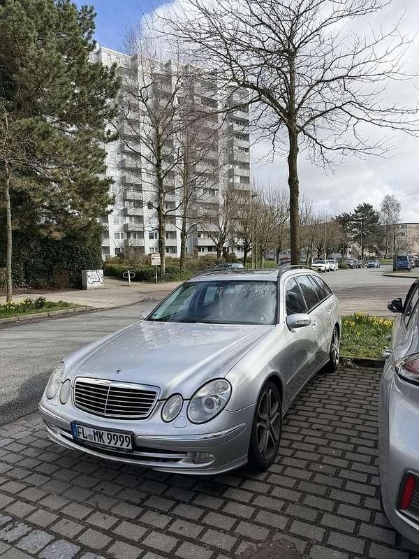 Gebraucht Mercedes E220 Avantgarde 150 PS (110 kW) 2004 Silber Limousine