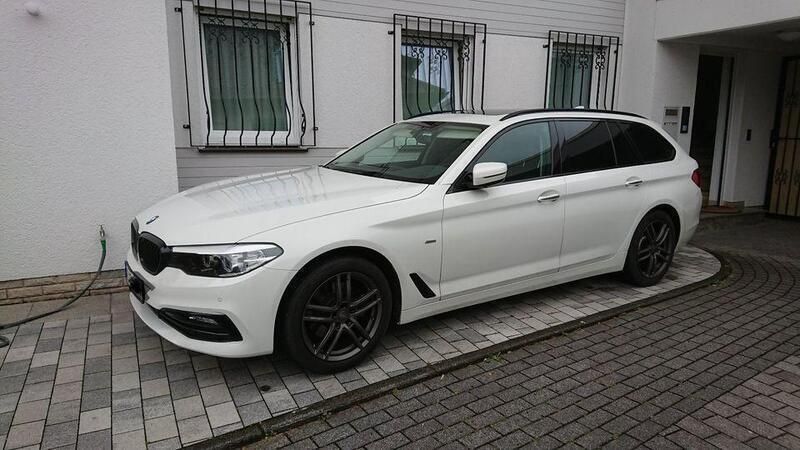 Weiß Gebraucht 2017 BMW 520 Shadowline Kombi | 28.899 € - Bild 1/4