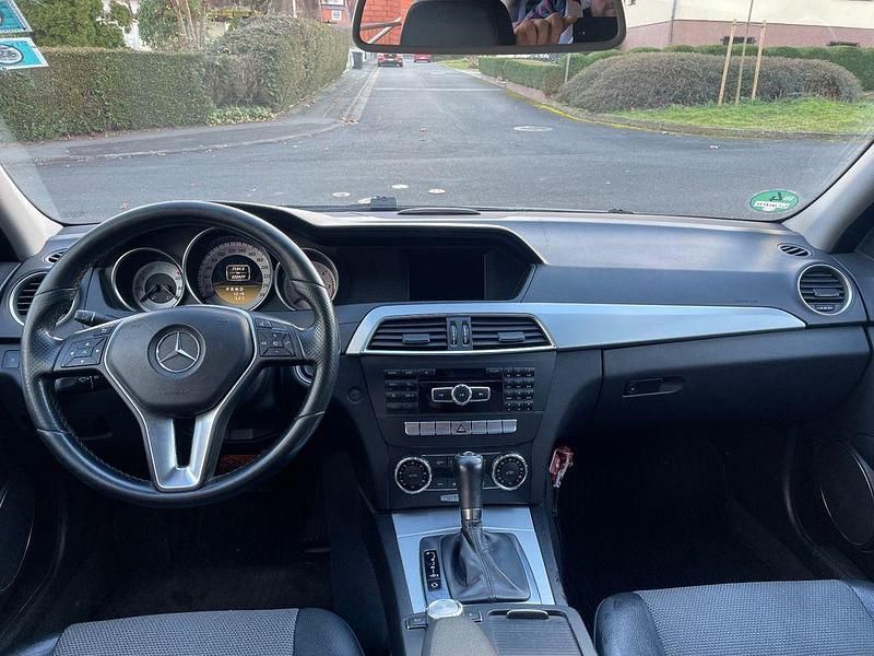 Silber Gebraucht 2011 Mercedes 200 Limousine | 8.700 € - Bild 1/4