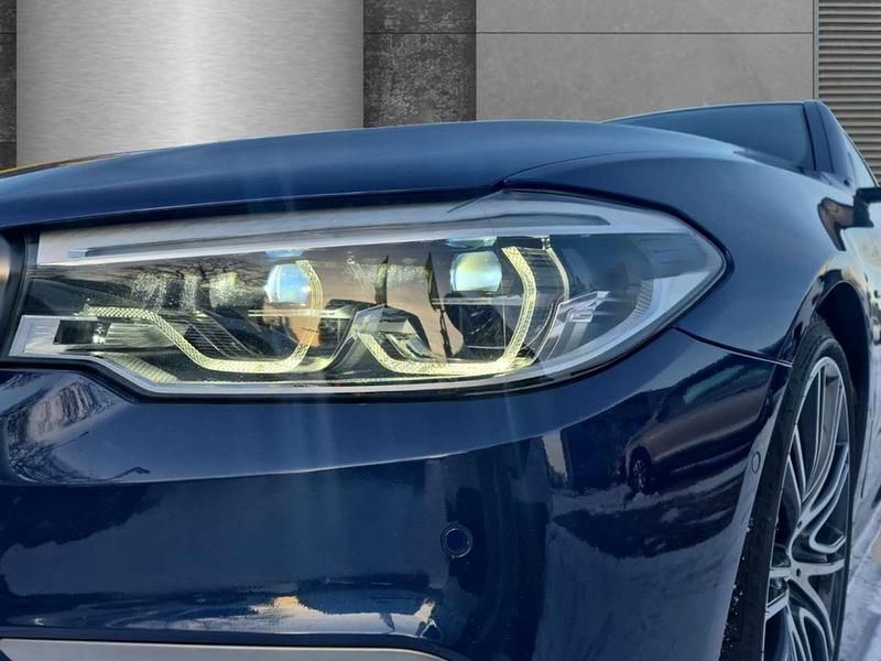 Gebraucht BMW 550 462 PS (339 kW) 2017 Mediterraneo blau Limousine