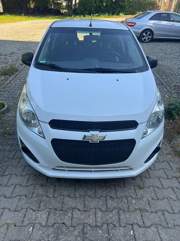 Weiß Gebraucht 2013 Chevrolet Spark Kleinwagen | 1.800 € - Bild 1/4