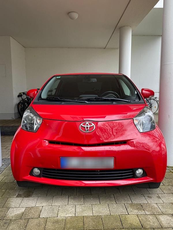 Gebraucht Toyota iQ 68 PS (50 kW) 2010 Rot Kleinwagen