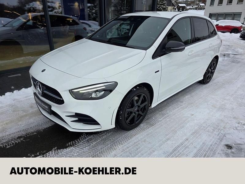 Polarweiss unilack Gebraucht 2021 Mercedes B250e AMG Van / Kleinbus | 24.990 € (Fairer Preis) - Bild 1/4