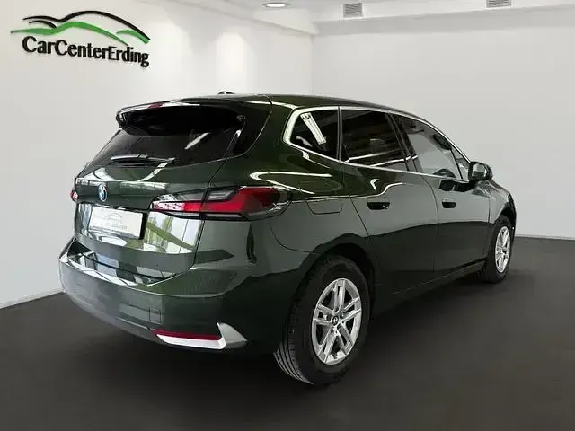 Gebraucht BMW 218 Active Tourer Luxury Line 150 PS (110 kW) 2022 Sanremo green metallic Van / Kleinbus