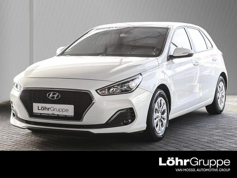 Weiß Gebraucht 2019 Hyundai i30 Select Limousine | 13.480 € (Fairer Preis) - Bild 1/4