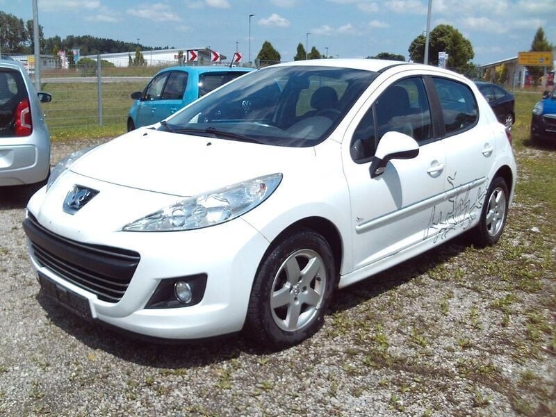 Weiß Gebraucht 2011 Peugeot 207 Style Limousine | 980 € (Superpreis) - Bild 1/4