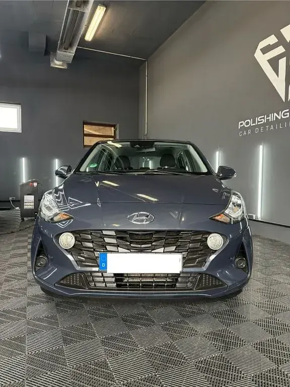 Gebraucht Hyundai i10 Trend 84 PS (61 kW) 2022 Grau Kleinwagen