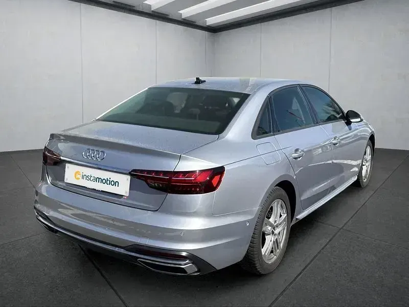 Używany Audi A4 163 KM (119 kW) 2024 Srebrny Sedan/Limuzyna