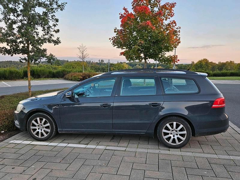 Grau Gebraucht 2012 VW Passat Kombi | 6.350 € (Fairer Preis) - Bild 1/4