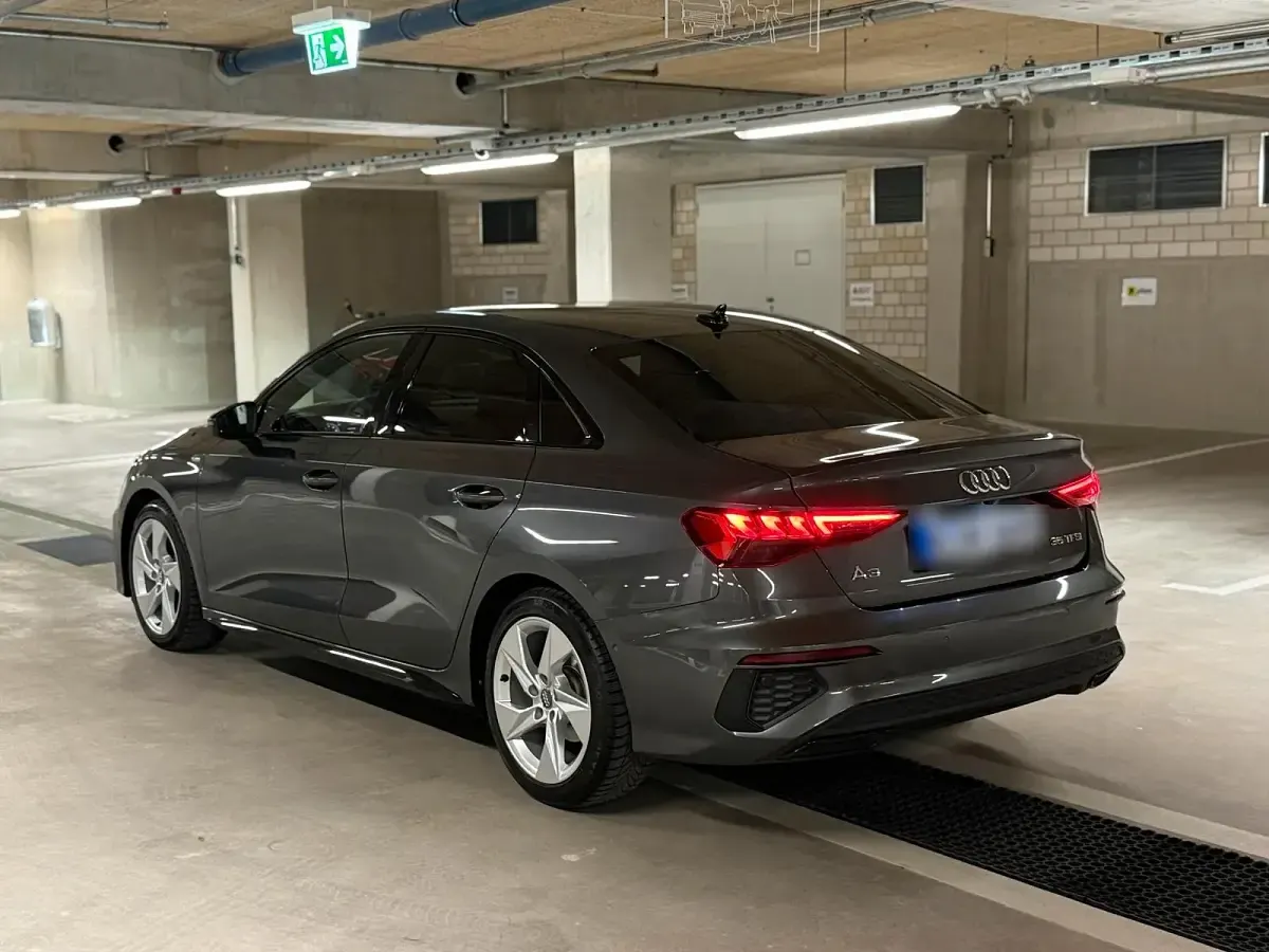 Gebraucht Audi A3 Ambiente 150 PS (110 kW) 2020 Grau Limousine