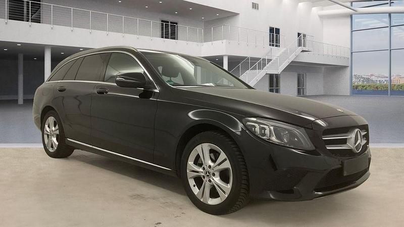 Gebraucht Mercedes C200 Avantgarde 184 PS (135 kW) 2019 Schwarz Limousine