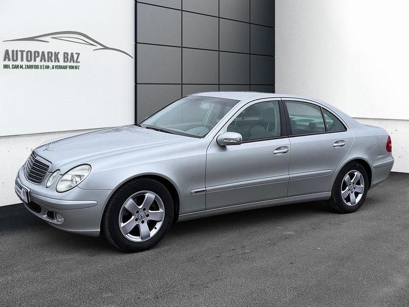 Gebraucht Mercedes E220 150 PS (110 kW) 2002 Silber Limousine