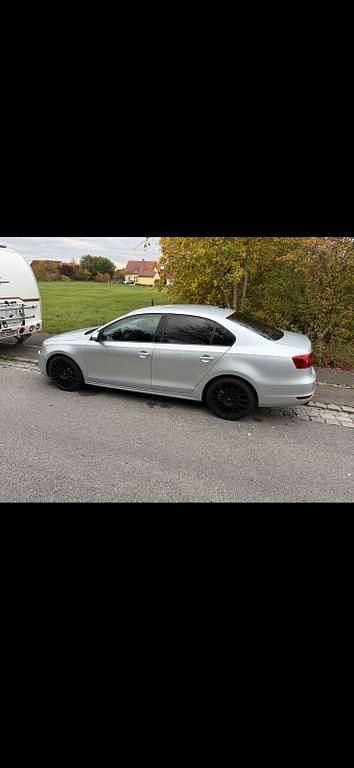 Gebraucht VW Jetta Trendline 105 PS (77 kW) 2012 Silber Limousine