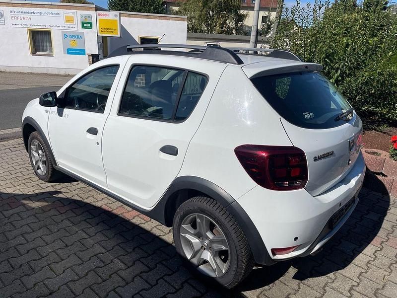 Gebraucht Dacia Sandero Prestige 90 PS (66 kW) 2020 Weiß Kleinwagen